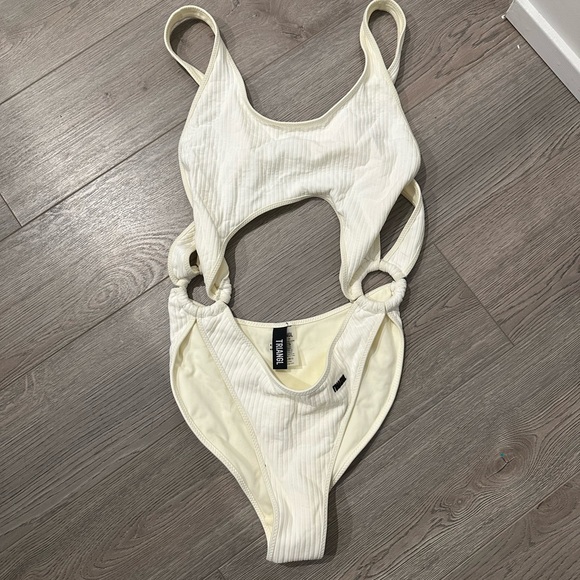 Triangl One Piece /Swim - XS - worn once - Picture 2 of 2